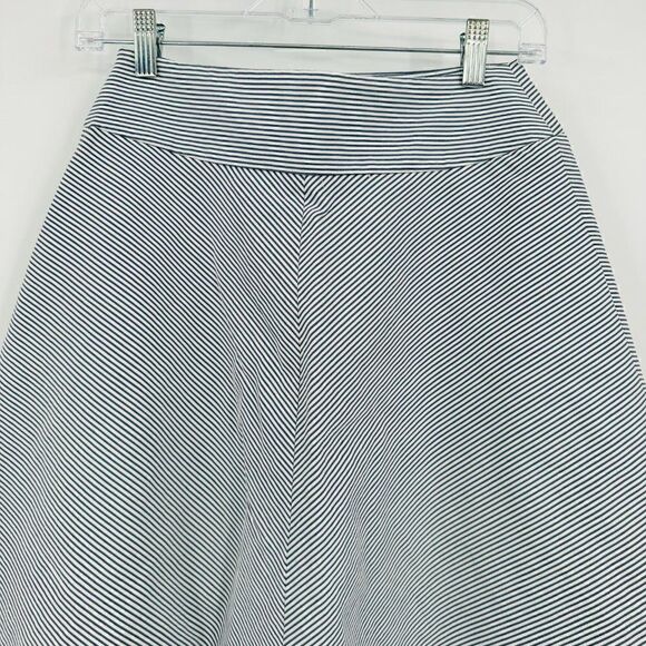 Ann Taylor Size 0P White & Gray Stiped A-Line Side Zip Mini Skirt - Picture 7 of 8